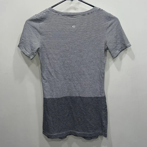 Lululemon size 4  shirt - Picture 5 of 5